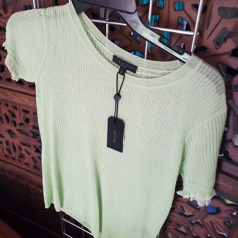 Sweater T - Picture 2 of 2